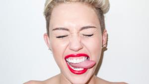 Miley Cyrus con la lingua di fuori