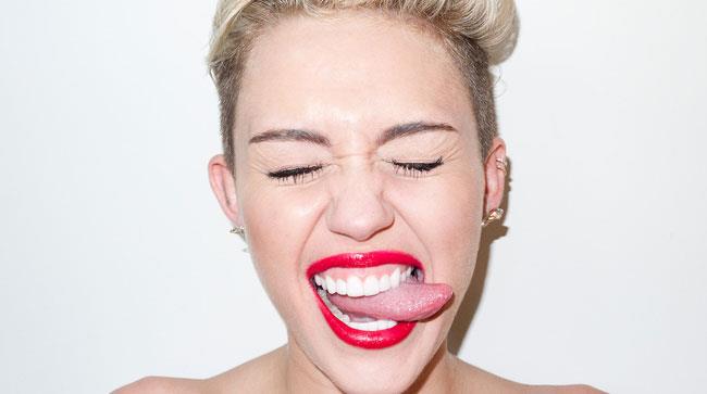 Miley Cyrus con la lingua di fuori