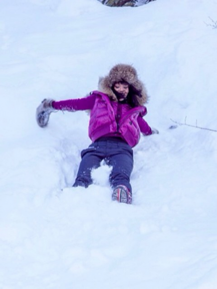 Rihanna cade giocando su una pista di Aspen