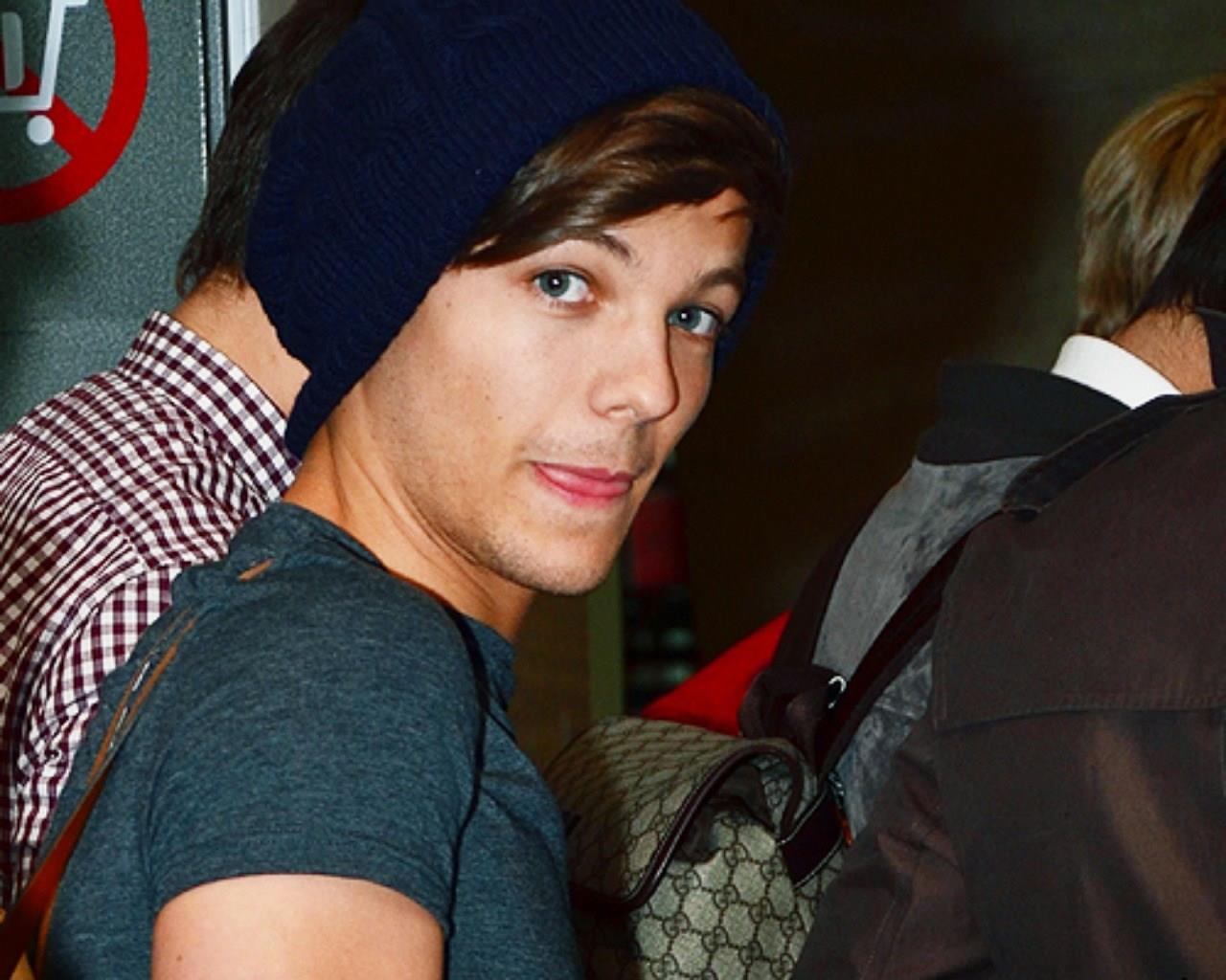 Louis Tomlinson Lookbook - 50