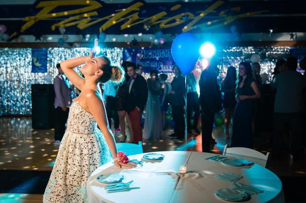 Perrie al ballo nel video di Love Me Like You