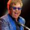 Elton John durante un'esibizione live