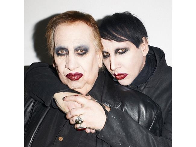 Marilyn Manson abbraccia il papà