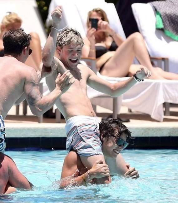 Harry e Niall in piscina a Miami - 5
