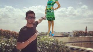 Afrojack vittima di Photoshop: indica una ragazza grande quanto la Tour Eiffel