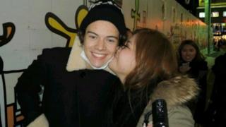 Harry Styles bacio da una fan