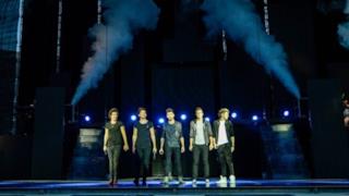 One Direction entrano sul palco