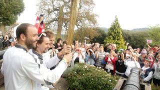 Muse portano la fiaccola olimpica di Londra 2012 - 7