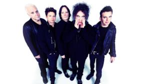 I 5 componenti dei Cure con al centro Robert Smith