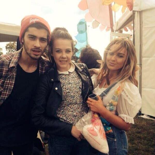 Zayn Malik e Perrie Edwards insieme a una loro fan