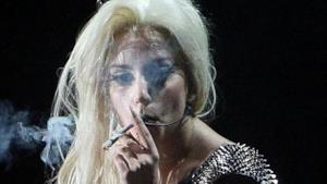 Lady Gaga si droga ancora: "Devo essere sballata per essere creativa"