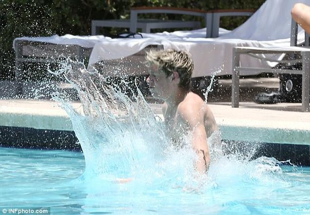 Harry e Niall in piscina a Miami - 8