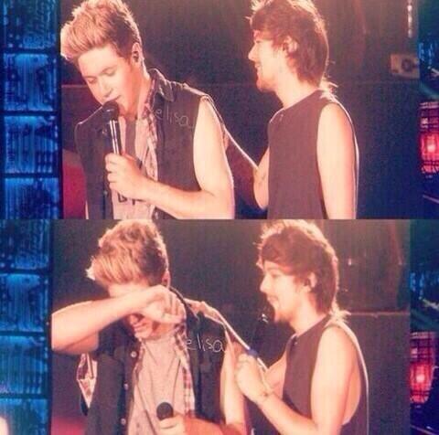 Niall Horan si commuove durante il ceoncerto dei One Direction a Milano