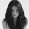 Selena Gomez in bianco e nero sulla copertina di Revival