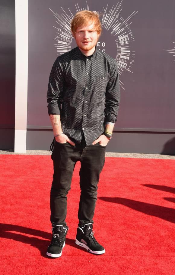 Ed Sheeran in jeans e camicia