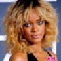 Rihanna - capelli mossi biondi con ricrescita