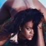 Rihanna senza slip a bordo piscina