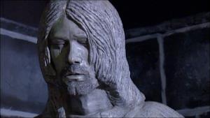 Statua di Kurt Cobain che piange