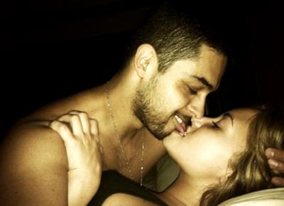 Demi Lovato e Wilmer Valderrama si baciano a letto