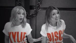 Kylie e Dannii Minogue nel video di 100 Degrees