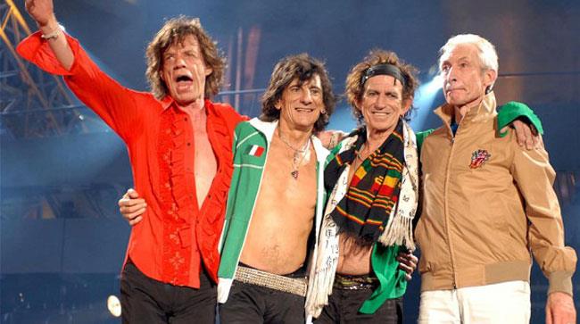 I Rolling Stones durante un&#39;esibizione dal vivo
