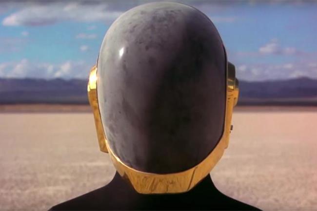 L&#39;enigmatico casco dietro cui si nascondono i Daft Punk
