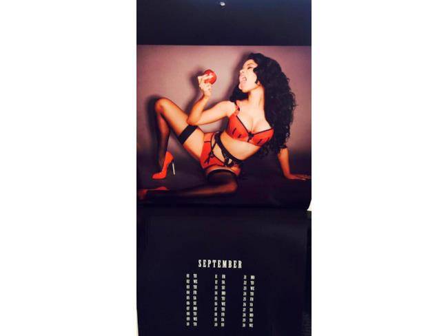 La foto didel calendario 2015 di Nicki Minaj