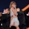 Taylor Swift sul palco degli MTV VMA 2014 canta Shake It Off