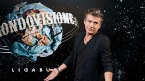 Ligabue e il logo del Mondovisione Tour