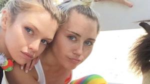 Miley Cyrus e Stella Maxwell