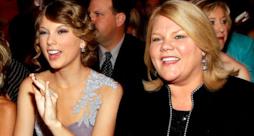 La mamma di Taylor Swift ha un cancro, i fan pregano per lei