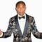Pharrell Williams in giacca e papillon