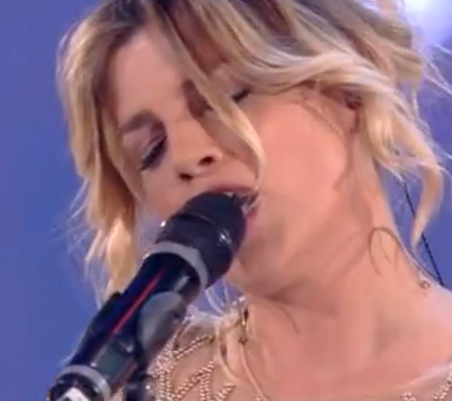 Emma Marrone microfono amici 2013