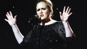 Adele: «Nessun cancro alla gola»