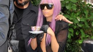Lady Gaga capelli viola