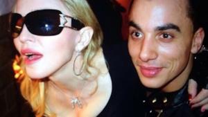 Madonna fotografata con il ballerino Timor Steffens