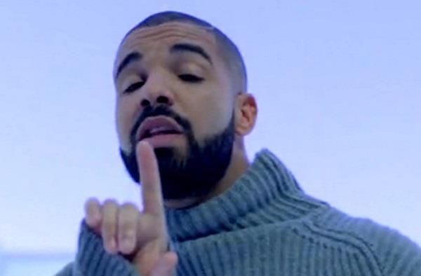 Drake balla nel video di Hotline Bling