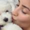 Demi Lovato bacia il suo cane Buddy