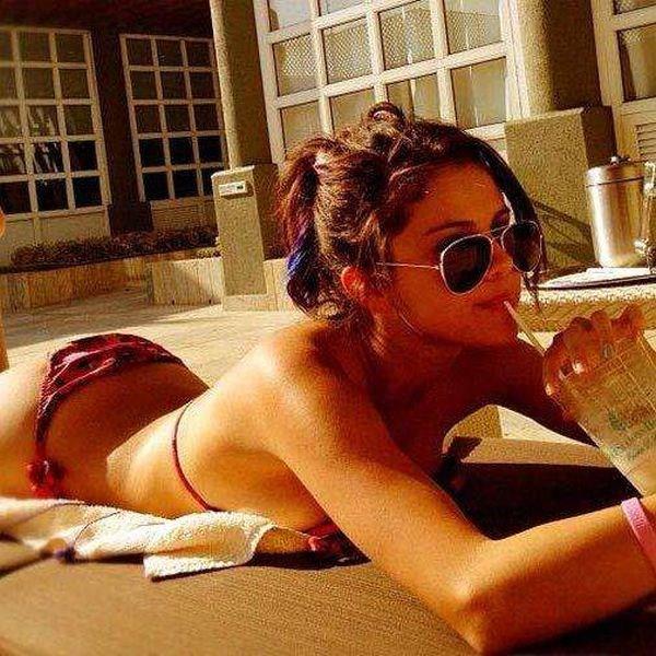 Selena Gomez in Bikini le 30 foto migliori - 4
