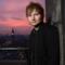 Ed Sheeran di notte a Londra con alle spalle il Big Ben