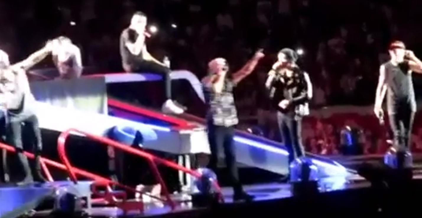 Il  video dei One Direction che cantano Viva La Vida dei Coldplay a Torino
