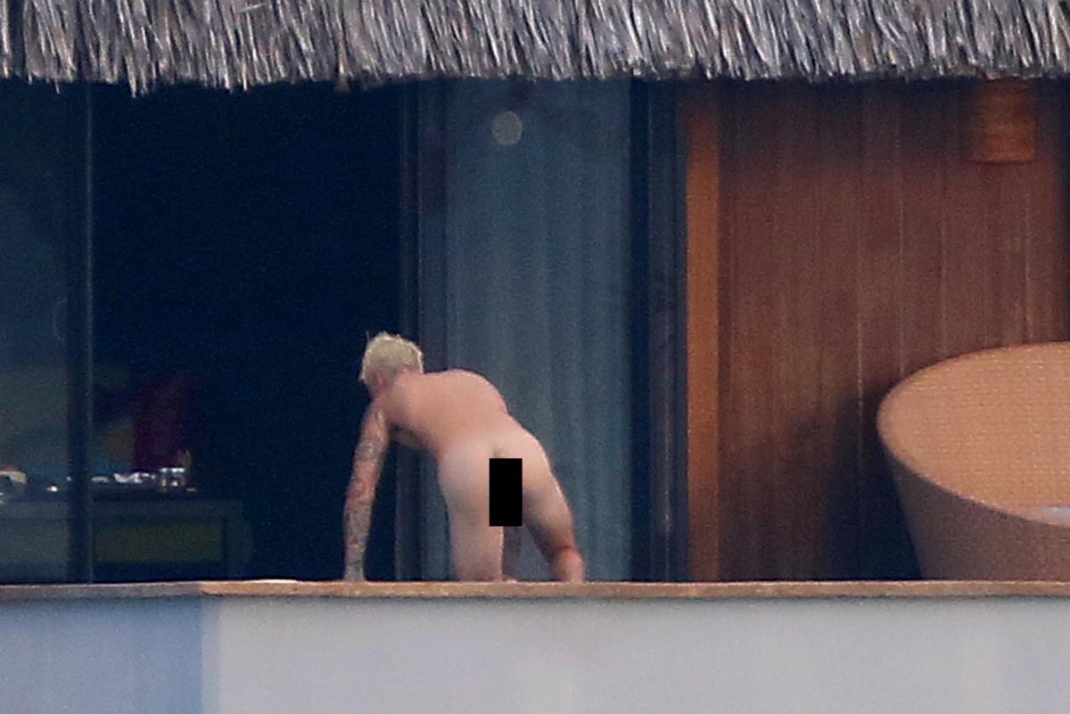 Justin Bieber mostra il lato B