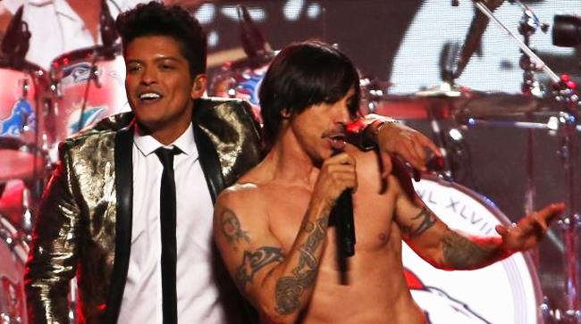 Bruno Mars ed Anthony Kiedis insieme al Super Bowl 2014