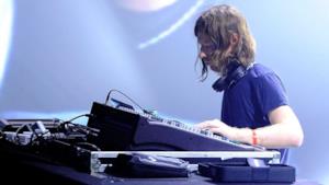 Aphex Twin in console durante una performance live