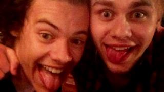 Michael Clifford  con Harry Styles