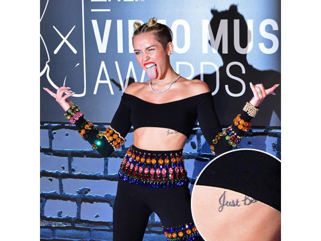 Tatuaggio scritta di Miley Cyrus