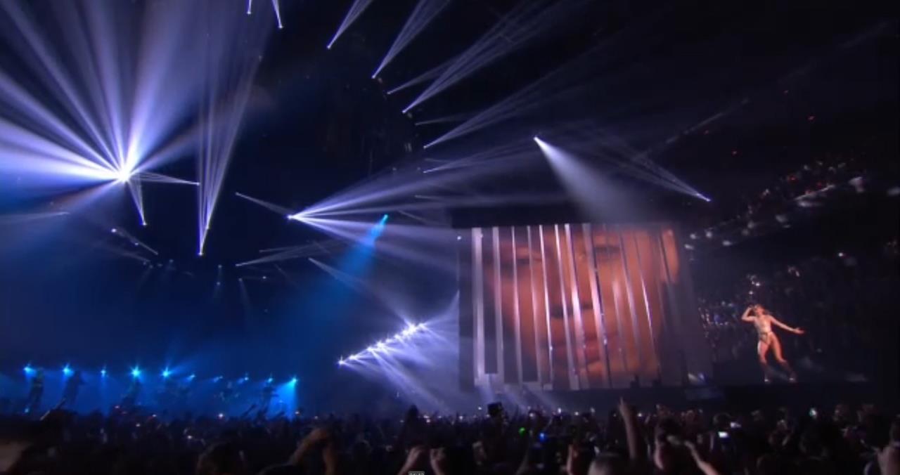 Miley Cyrus Sexy Outfit MTV ema Awards - 14