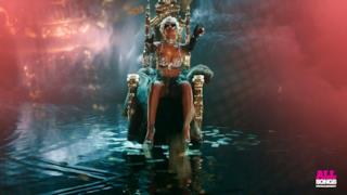 Rihanna - Pour It Up i momenti hot del video - 9