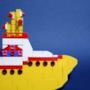 La copertina di Yellow Submarine riprodotta con i Lego