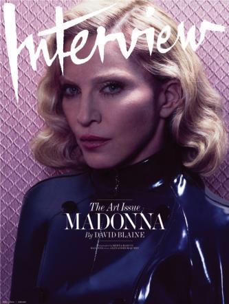 Madonna con una tuta in latex